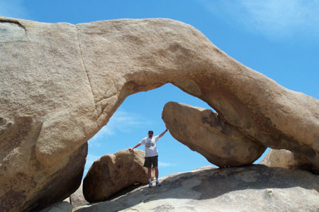 Pete under arch